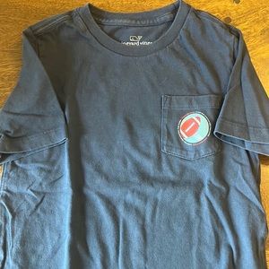 Vineyard Vines football tee. Cotton navy blue.